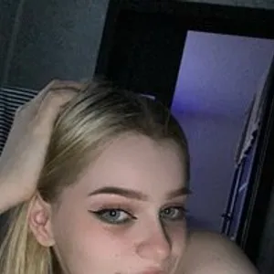 Kilbii from bongacams