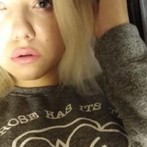 Camgirl is actually offline