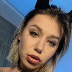 KiraKiraRo from bongacams