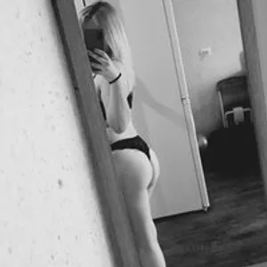 Kiska20 from bongacams