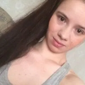 Kisses-2a from bongacams