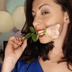 Kymii from bongacams