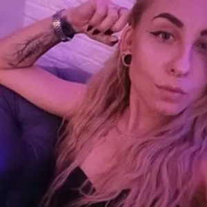 LalliPink from bongacams