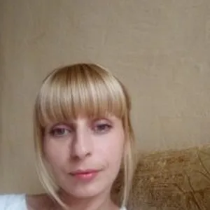 Lastochka28 from bongacams