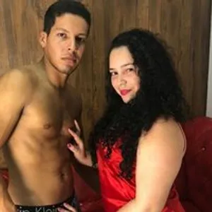 LatinCouple23 from bongacams