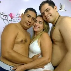 LatinosHotSex from bongacams