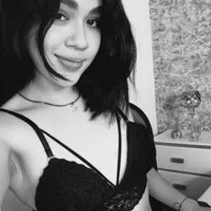 Lily-Woodz from bongacams