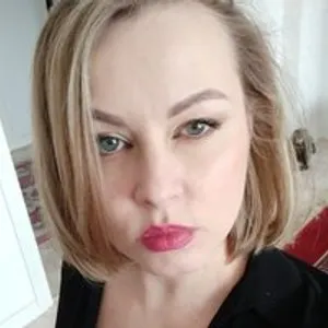 LinaHotix from bongacams