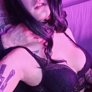 LittleDevilForYou from bongacams