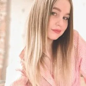 LittleGirlMia from bongacams