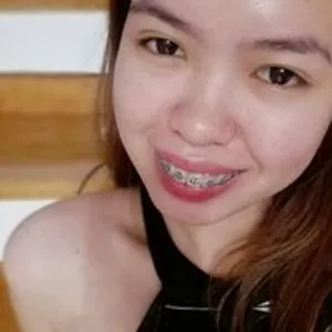 Littleprettyg from bongacams