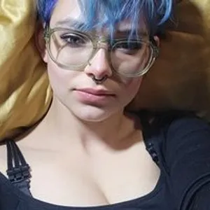 Littlerunaway02 from bongacams