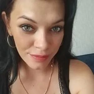 Lois-Lorrie from bongacams