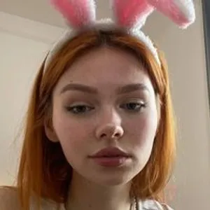 LolaRedBunny from bongacams