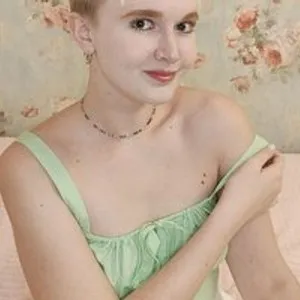 Lovely-Pippa from bongacams