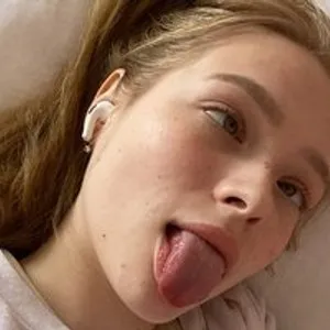 Luna-pm-shine from bongacams