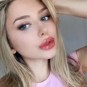 MaddieLena from bongacams