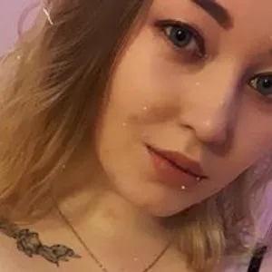 Madeleine from bongacams