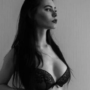 MiamiCat from bongacams