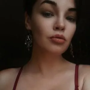 Midevona from bongacams