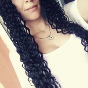 Milanaj from bongacams