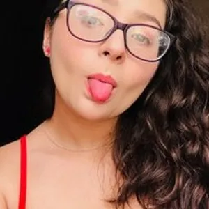 Miranda-Holy from bongacams