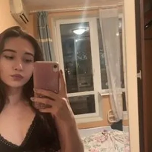 MollyLeee from bongacams