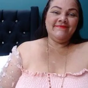 Mommy-hot from bongacams