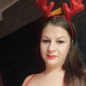 Nadinnadine from bongacams