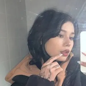 NaomiForYou17 from bongacams