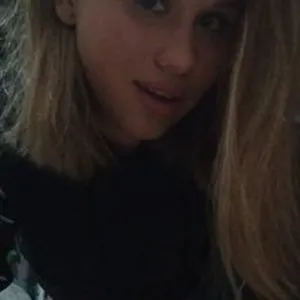 Nhellen from bongacams