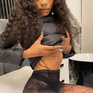 Nia-Asani from bongacams