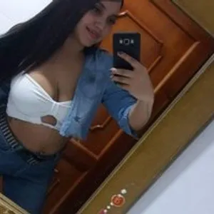 NicollePonce from bongacams