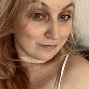 Noralina from bongacams