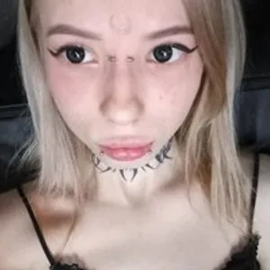 Nutsumi from bongacams