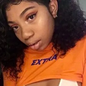 Peacheyy from bongacams