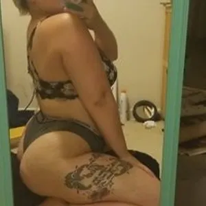 PeachyQueensi from bongacams