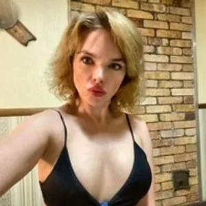 Petite-Margo from bongacams