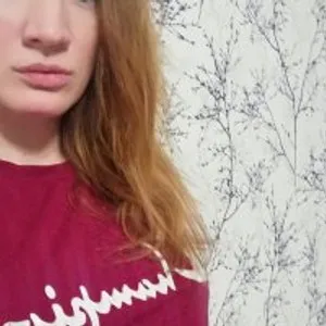 RedheadKis from bongacams