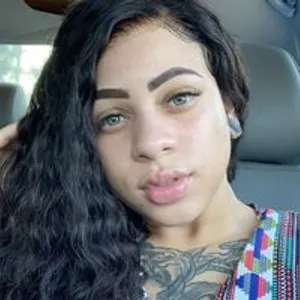 Reinaquinn from bongacams