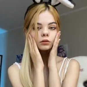 RonnieSakura from bongacams