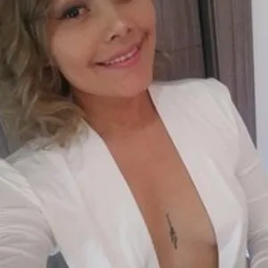 SOPHIIAA from bongacams