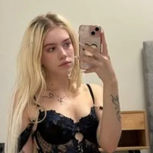 ShawtyLola from bongacams