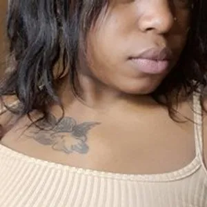 Slimthickx21 from bongacams