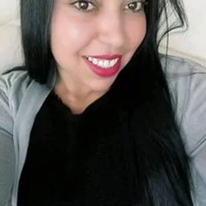 Smilealeja from bongacams