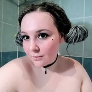 SmokeyHazel from bongacams