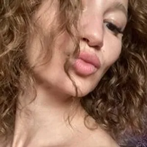 Sofia-Strawberries from bongacams