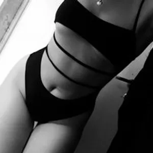 SweetKitty04 from bongacams