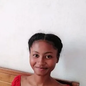 TAHINJANAHARY from bongacams