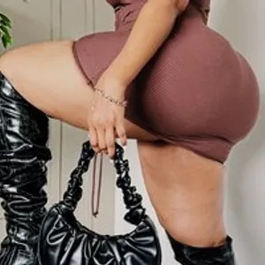 Thickianah from bongacams